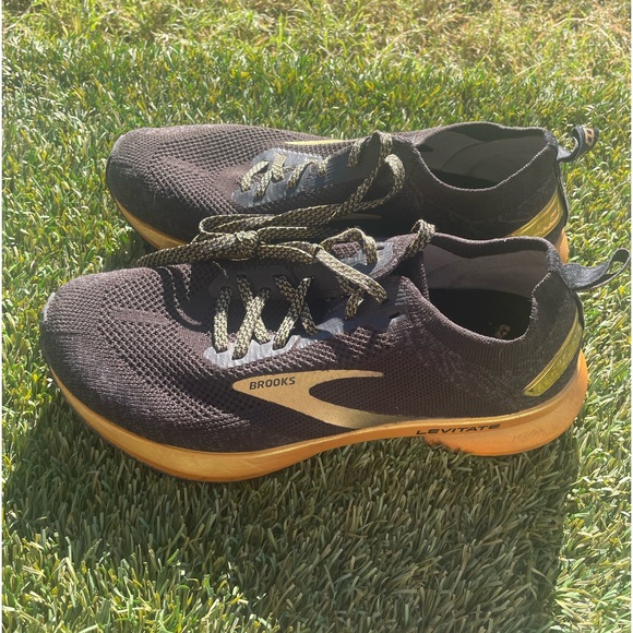 Women’s Brooks Levitate 4 Victory Edition Running Shoes sz 7 - Picture 1 of 8